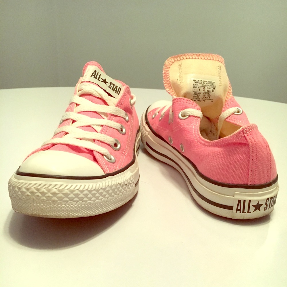 Women’s pink converse PRICE FIRM